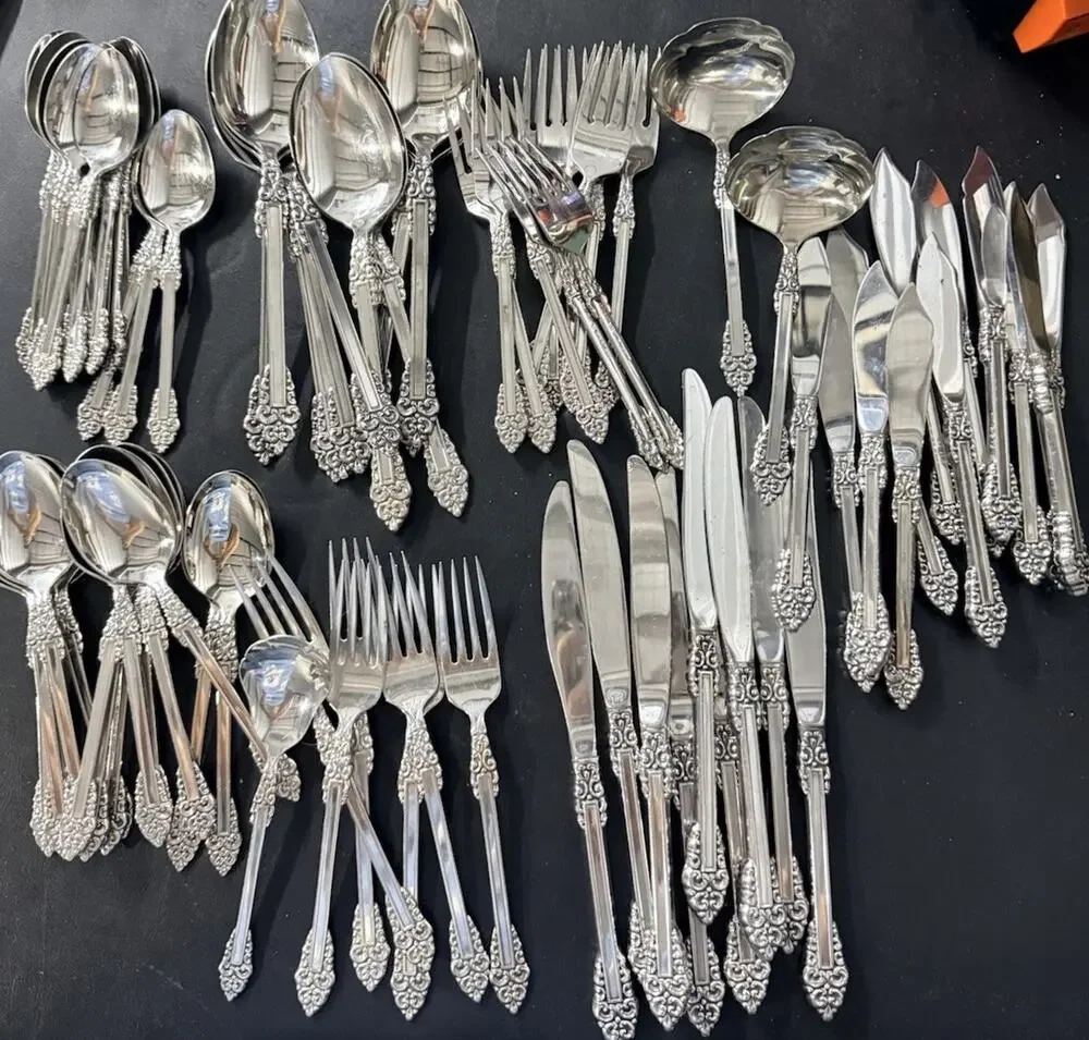 80 Pc Oneida Rembrandt Stainless Flatware Forks Spoons Knives Ladles Serving Set